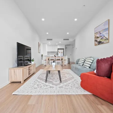 Across From Train And Bus Station Pool Gym And View * Brisbane