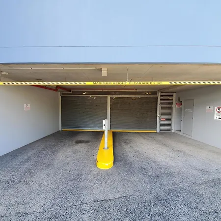 Spacious Riverside 2br Cbd Parking Pool & Gym Brisbane