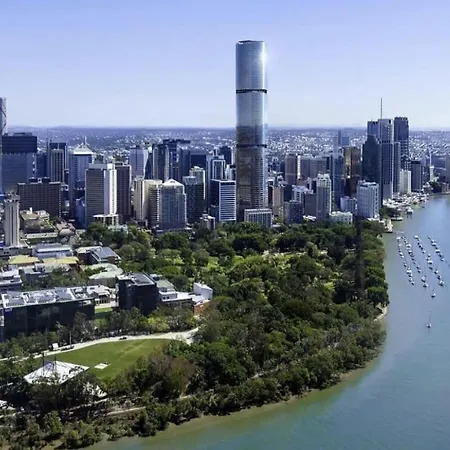 Sky Tower 1br Luxe Retreat Pool & Gym Apartment *