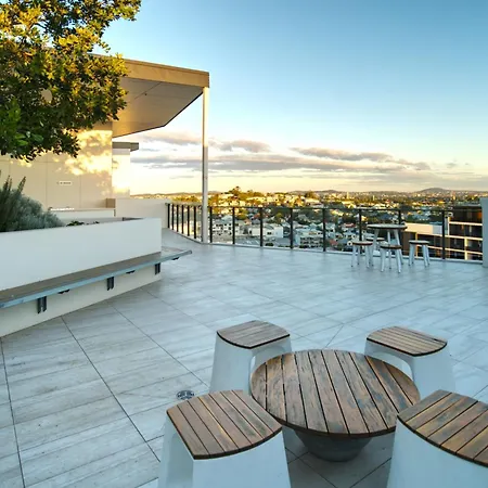 Apartment 2br Night Life -pool-parking-rooftop-intercom Brisbane
