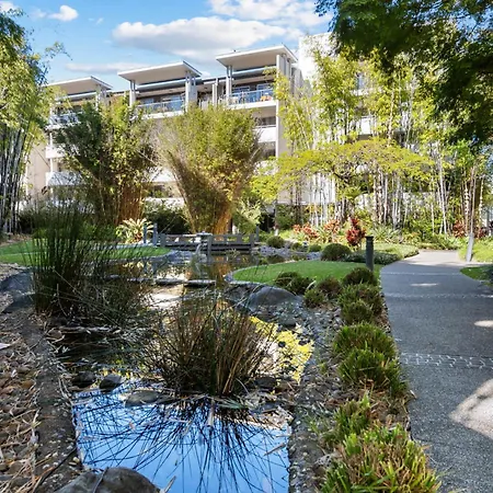 The Mews Bowen Hills - Spacious 3-bedroom With Pool & Parking Apartment *