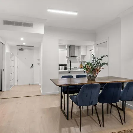 Apartment The Mews Bowen Hills - Spacious 3-bedroom With Pool & Parking *