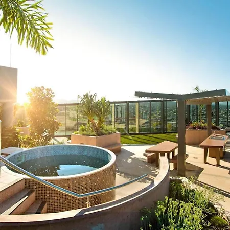 Modern Vibrant - 1 Bedroom Pool Gym Sauna