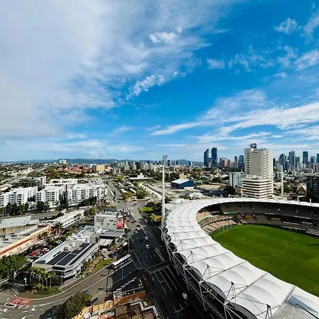 Walk To The Gabba With Rooftop Pool & Secure Carpark With Beautiful Views