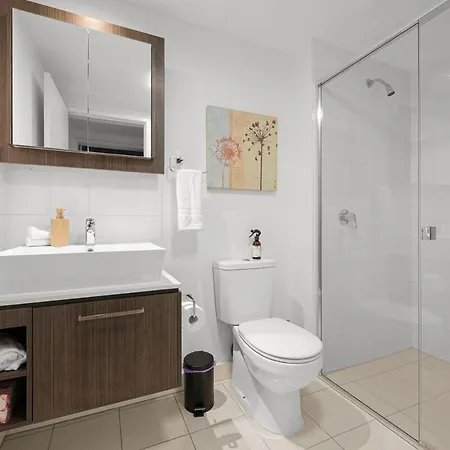 Apartment Bulimba Apartment - Ferry Access - Near Oxford St - Sleeps 8 - Baby & Work Ready Brisbane