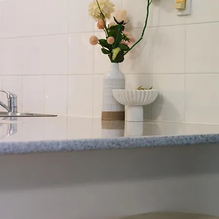 Apartment 2br 2ba Indooroopilly-walk To Shops & Bus *