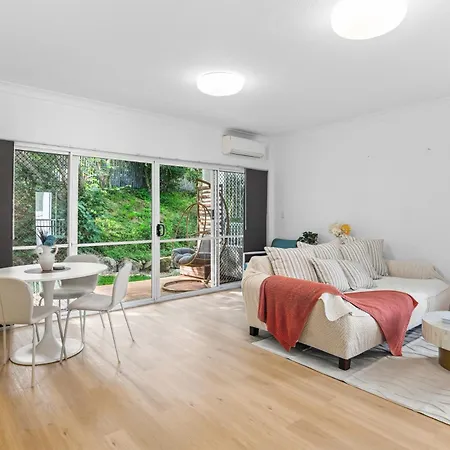 Apartment 2br 2ba Indooroopilly-walk To Shops & Bus Brisbane