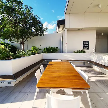 2br Night Life -pool-parking-rooftop-intercom Brisbane