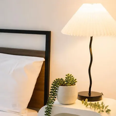 Cbd Luxury 2b W Parking Sky View Apartment