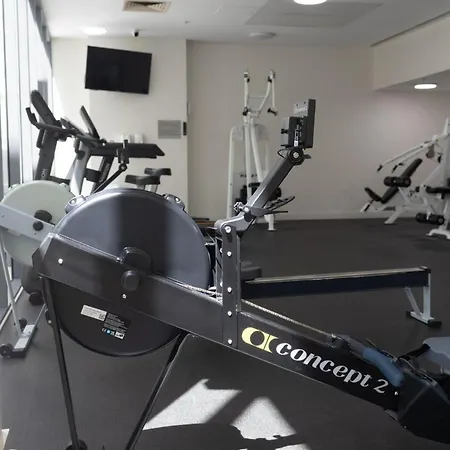 Chic 1br Retreat Heart Of Pool&gym Views * Brisbane