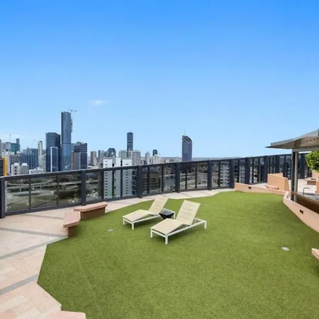 Apartment Stunning River & Mountain Views With 2br, Pool & Gym Brisbane