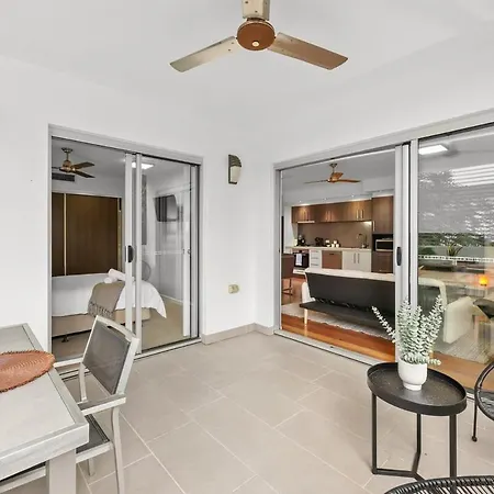 Apartment Bulimba Apartment - Ferry Access - Near Oxford St - Sleeps 8 - Baby & Work Ready Brisbane