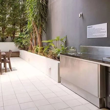 Chic 1br Retreat Heart Of Pool&gym Views * Brisbane