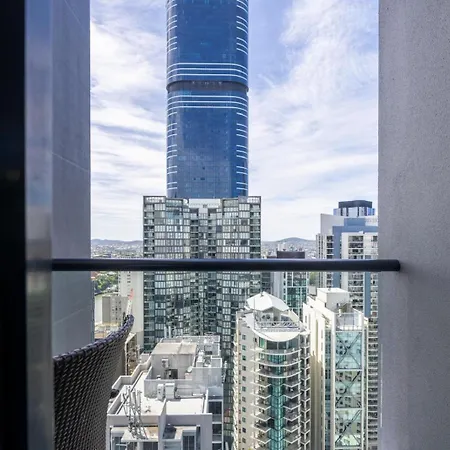 Chic 1br Retreat Heart Of Pool&gym Views Brisbane