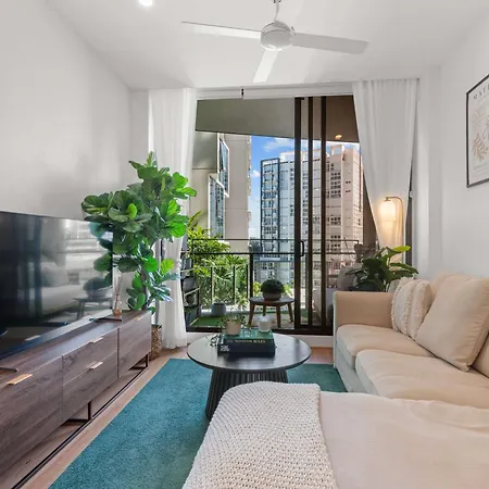Luxury 2 Bed 2 Bath Parking Pool Gym & Sauna Brisbane