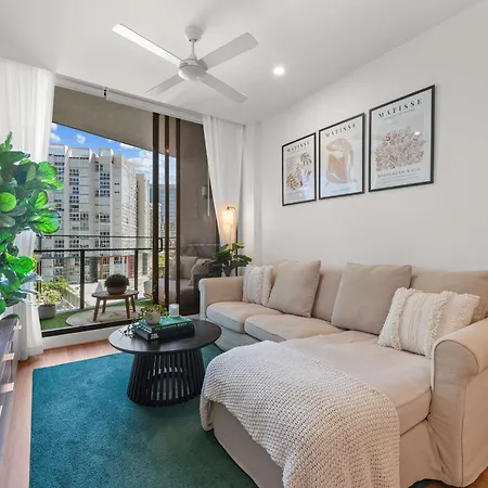 Apartment Luxury 2 Bed 2 Bath Parking Pool Gym & Sauna Brisbane