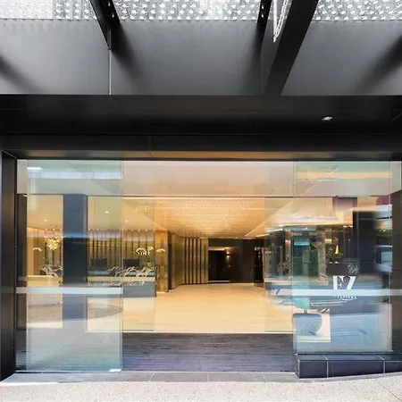Apartment Rooftop Infinity Pool Heated Pool, Gym, Free Parking & *