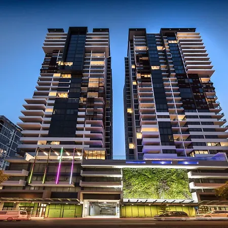 Breathtaking Sunset Views & Fantastic Location! Apartment Brisbane