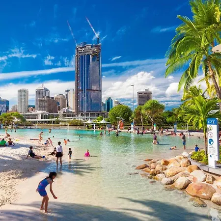 Apartment Modern 2br With River Views, Rooftop Pool, Parking Brisbane