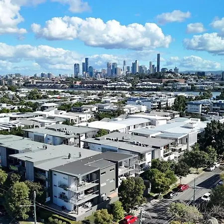 Bulimba Apartment - Ferry Access - Near Oxford St - Sleeps 8 - Baby & Work Ready Brisbane