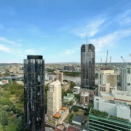 Sky Tower Luxe Retreat Pool & Gym