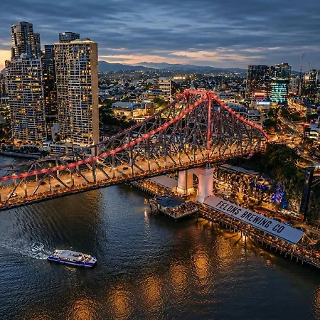 Apartment Level 22 Skyline Views With Sauna, Gym, Pool And Free Parking Brisbane