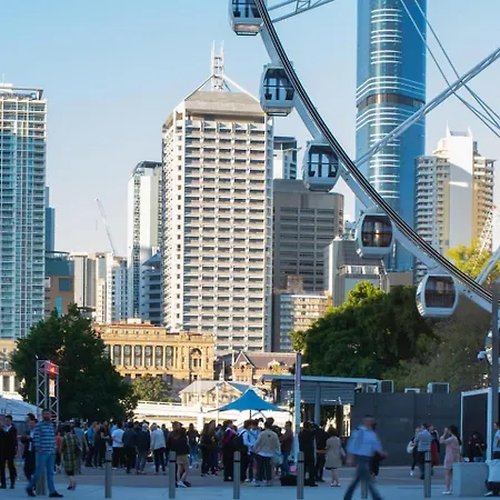 King Bed, Views, Car Park & Perfect Location! Brisbane