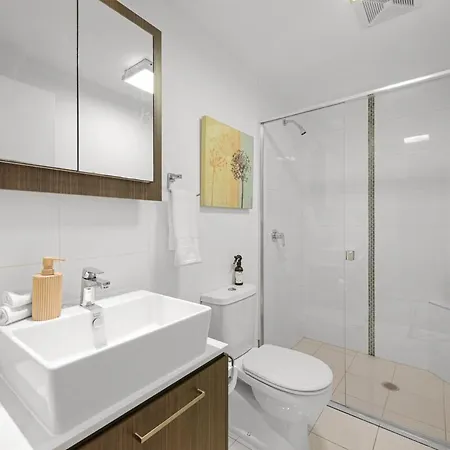 Bulimba Apartment - Ferry Access - Near Oxford St - Sleeps 8 - Baby & Work Ready Brisbane