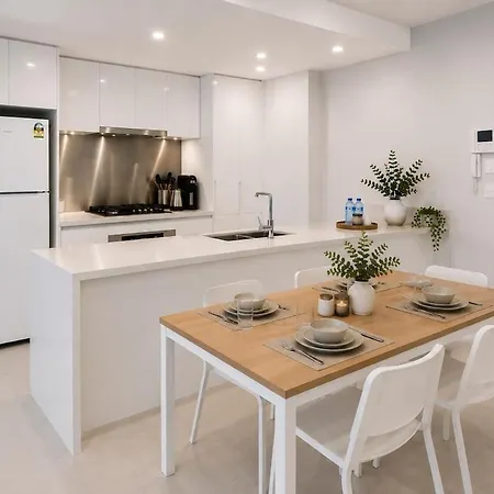 Two Private Ensuites Modern Apartment