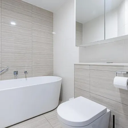 Skyline Elegance 2bdr Pool Gym Sauna Parking Brisbane