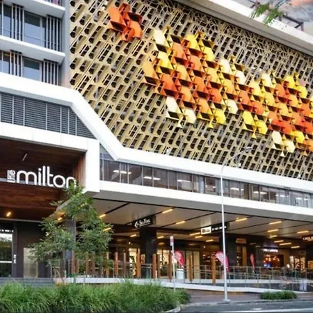 Modern Living With Secure Parking! Apartment Brisbane