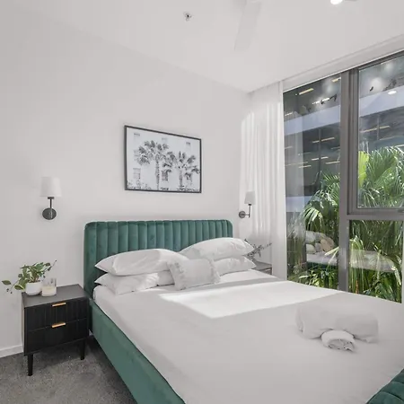 Luxury 2 Bed 2 Bath Parking Pool Gym & Sauna