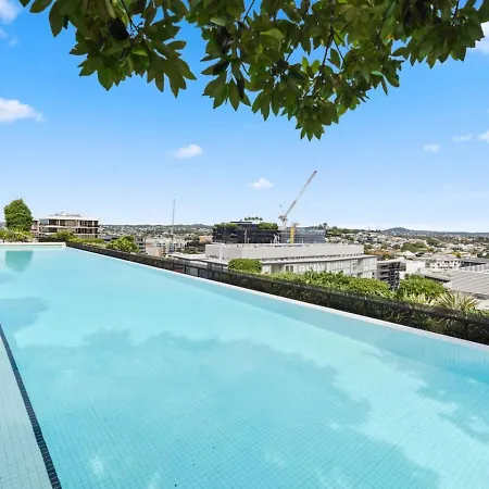 Premium Urban With Rooftop Pool And Views