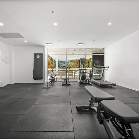 Apartment Across From Train And Bus Station Pool Gym And View