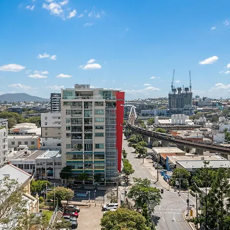 Convenient To Urban Living By Private Host
