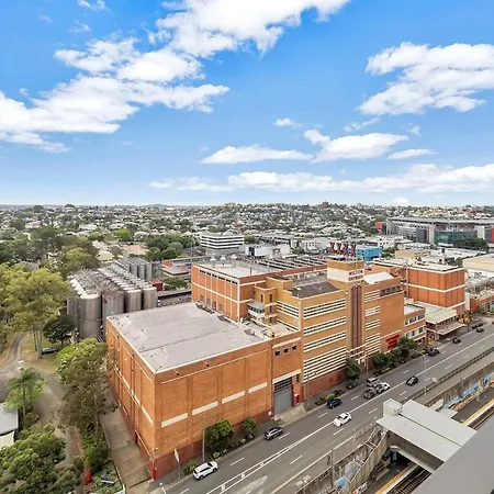 Modern Living With Secure Parking! Apartment