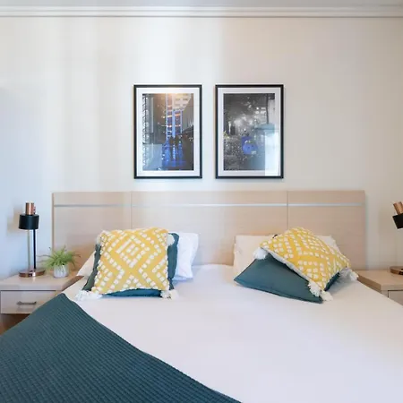 Chic 1br Retreat Heart Of Pool&gym Views * Brisbane
