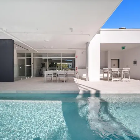 Across From Train And Bus Station Pool Gym And View * Brisbane