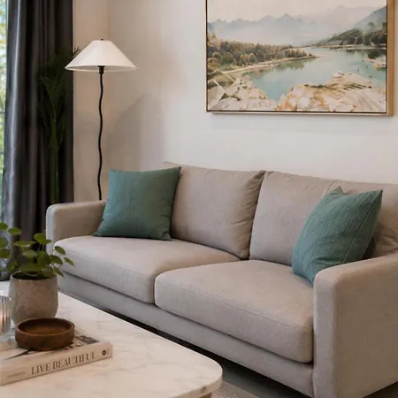 In Macgregor Apartment