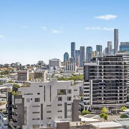 Luxurious Newstead With Views