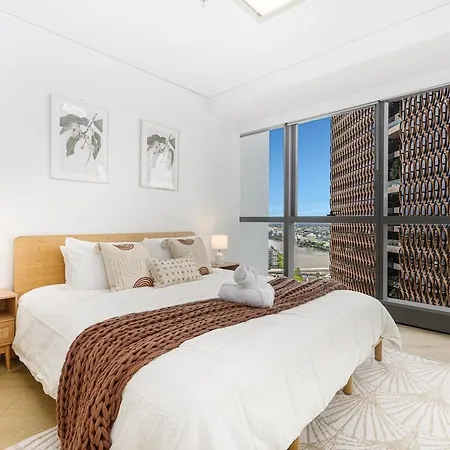 Skyline Elegance 2bdr Pool Gym Sauna Parking