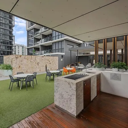 Apartment Modern Living With Secure Parking! *
