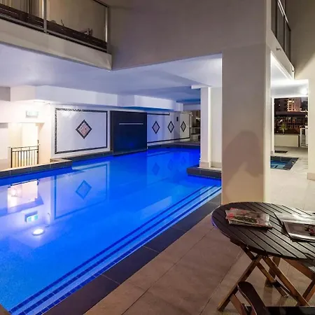 Stylish 2 Bed 2 Bath Balcony Parking Pool & Gym *