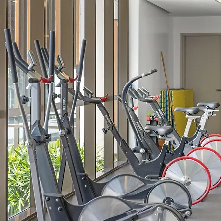 Apartment Luxury 2 Bed 2 Bath Parking Pool Gym & Sauna Brisbane