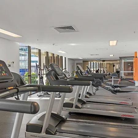 Apartment Luxury 2 Bed 2 Bath Parking Pool Gym & Sauna Brisbane