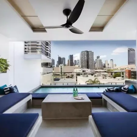Apartment Convenient To Urban Living By Private Host *