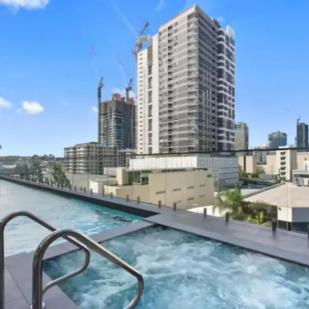 Convenient To Urban Living By Private Host Apartment