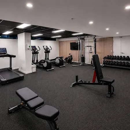Apartment Level 22 Skyline Views With Sauna, Gym, Pool And Free Parking