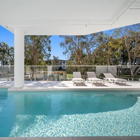 Across From Train And Bus Station Pool Gym And View * Brisbane