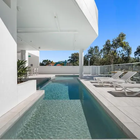 Across From Train And Bus Station Pool Gym And View Apartment Brisbane